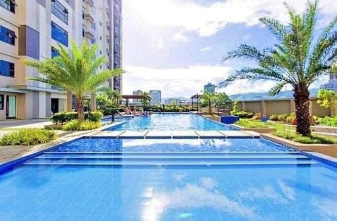 Horizon 101 A1 Shortwalk Robinson Mall Mango Square Bars Free Pool Apartment Cebu Exterior photo